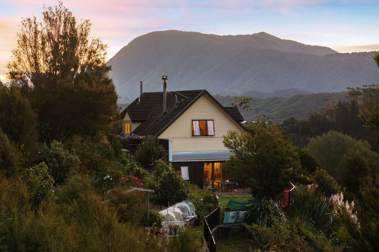 Photo of property in 51 Boons Valley Road, Waikawa, Picton, 7220