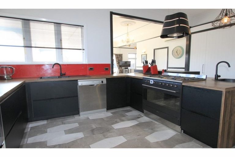 Photo of property in 37 Muller Road, Blenheim, 7201