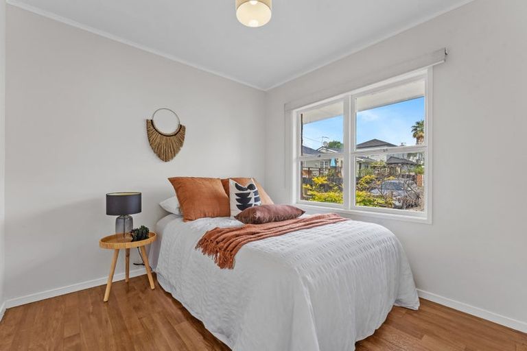 Photo of property in 1/9a Eversleigh Road, Belmont, Auckland, 0622