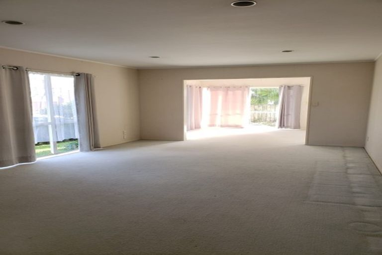 Photo of property in 1/1 Emma Court, Northpark, Auckland, 2013