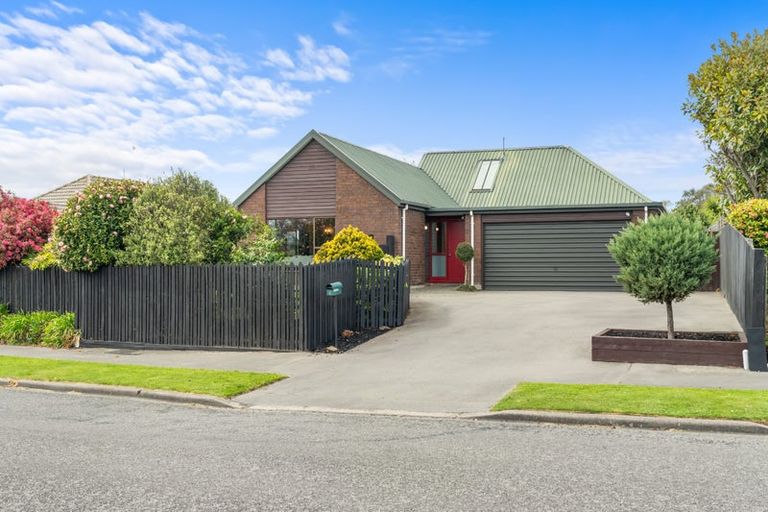 Photo of property in 6 Westgrove Avenue, Avonhead, Christchurch, 8042