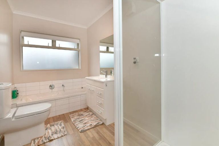 Photo of property in 10 Centreway Road, Orewa, 0931