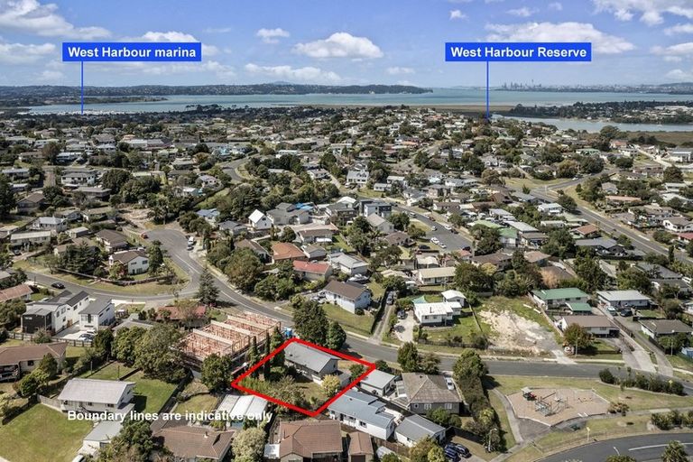 Photo of property in 4 Buisson Glade, West Harbour, Auckland, 0618