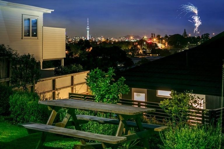 Photo of property in 50 Fowler Street, Northcote, Auckland, 0627