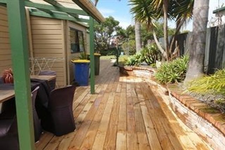 Photo of property in 14 Chablis Place, Henderson, Auckland, 0612