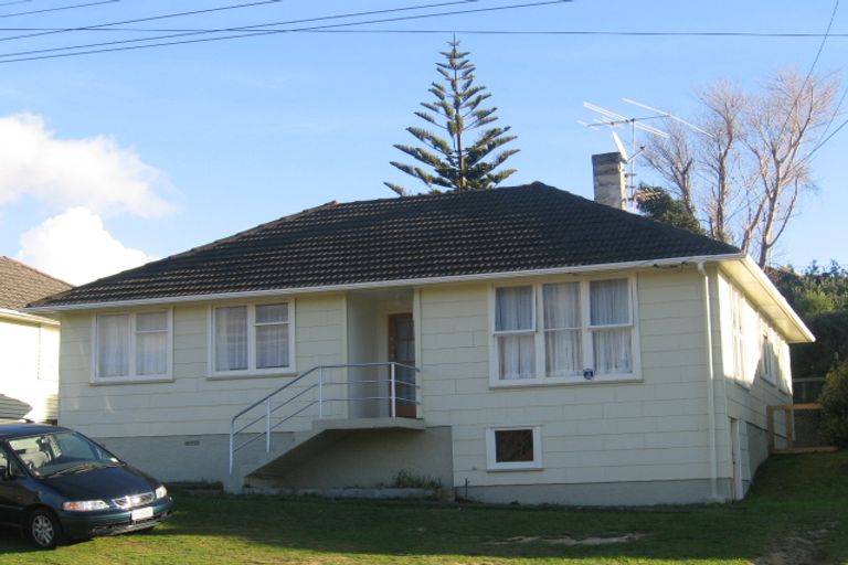 Photo of property in 130 Castor Crescent, Cannons Creek, Porirua, 5024