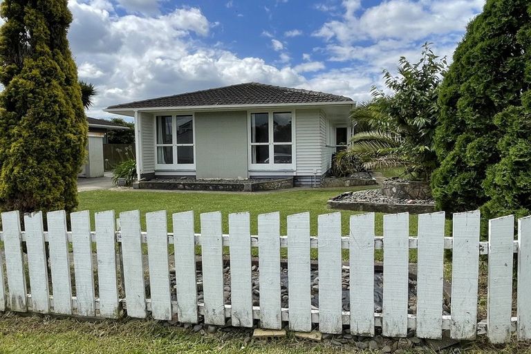 Photo of property in 42 Hamilton Drive, Waiuku, 2123