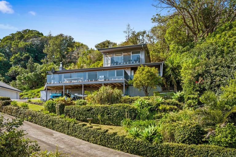 Photo of property in 79 De Luen Avenue, Tindalls Beach, Whangaparaoa, 0930