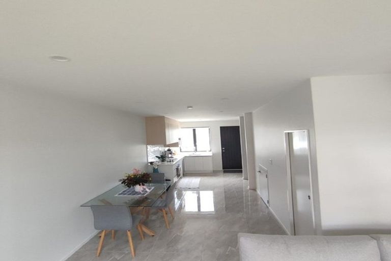 Photo of property in 9/1 Sylvan Crescent, Te Atatu South, Auckland, 0610