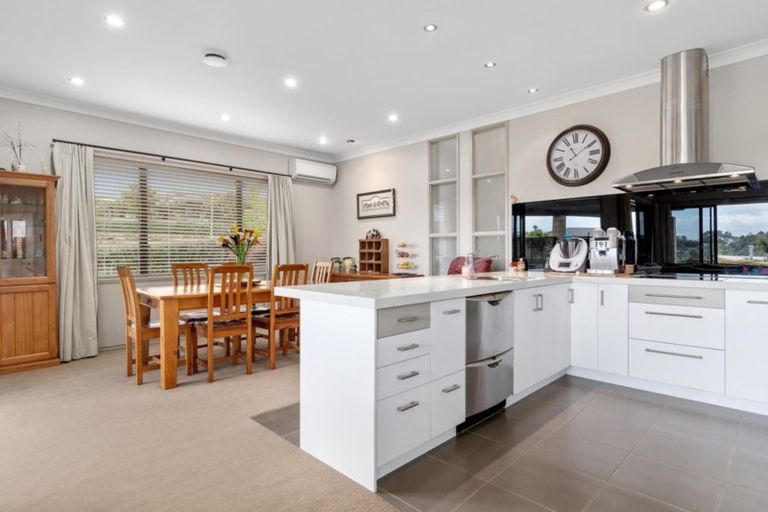 Photo of property in 2 Crater Close, Pyes Pa, Tauranga, 3112