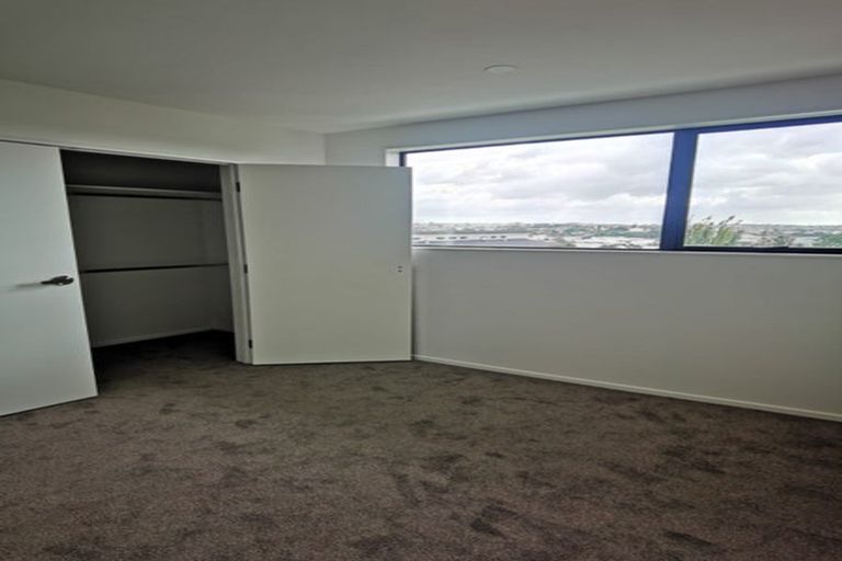 Photo of property in 150b Chivalry Road, Glenfield, Auckland, 0629