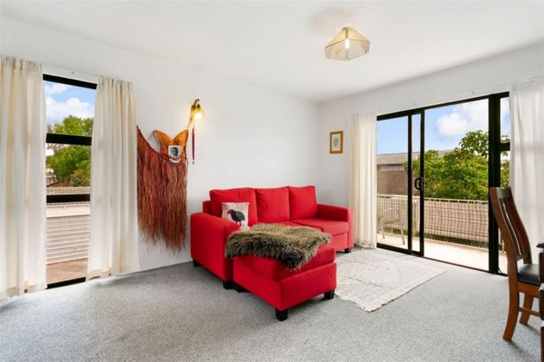 Photo of property in 2/17 Coyle Street, Sandringham, Auckland, 1025