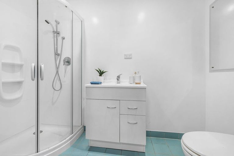 Photo of property in 100 Larsen Crescent, Tawa, Wellington, 5028