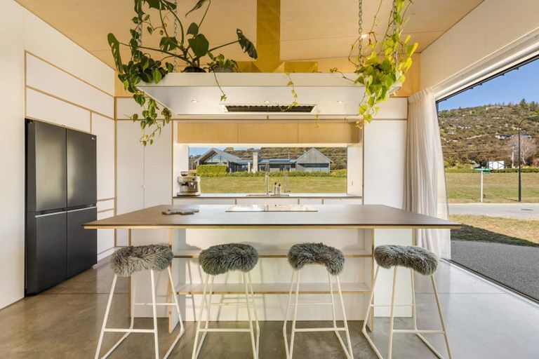Photo of property in 6 Pounamu Avenue, Albert Town, Wanaka, 9305