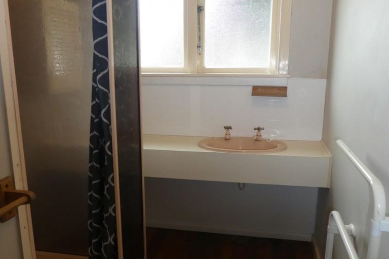 Photo of property in 52 Northcote Road, Northcote, Christchurch, 8052