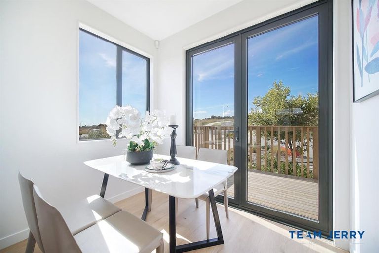 Photo of property in 1 Heketara Way, Massey, Auckland, 0614