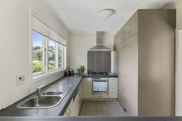 Photo of property in 18 Putnam Street, Northland, Wellington, 6012