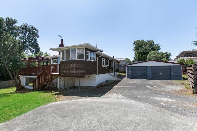 Photo of property in 34 La Rosa Street, Green Bay, Auckland, 0604