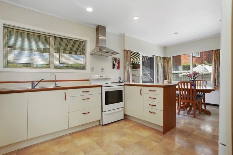 Photo of property in 6 The Anchorage, Sunnyhills, Auckland, 2010