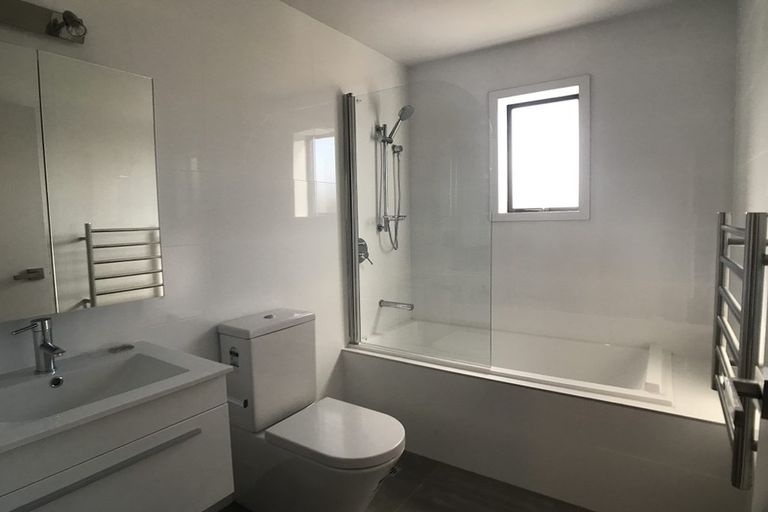 Photo of property in 1 Kanona Way, Albany Heights, Auckland, 0632