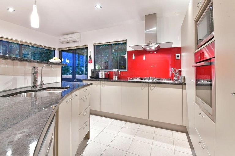 Photo of property in 4/19 Langana Avenue, Browns Bay, Auckland, 0630