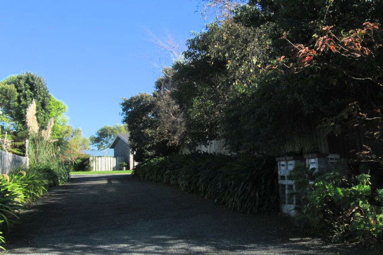Photo of property in 18 Robert Grove, Paraparaumu, 5032