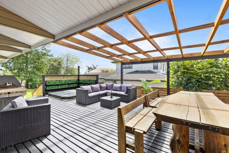 Photo of property in 27 Clarks Beach Road, Clarks Beach, 2122