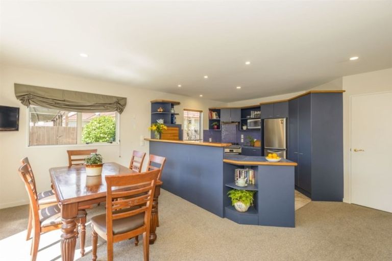 Photo of property in 399a Main North Road, Redwood, Christchurch, 8051