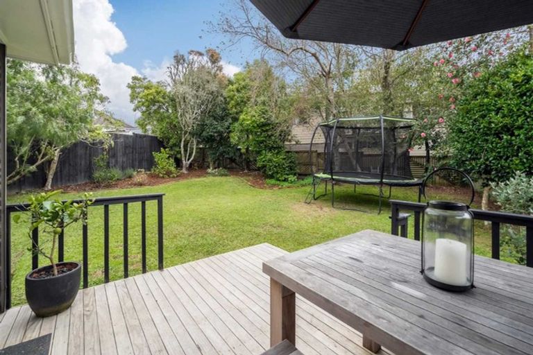 Photo of property in 2 Nutsey Avenue, Northcote, Auckland, 0627