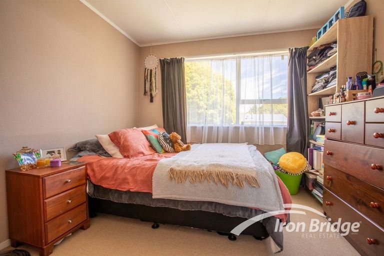 Photo of property in 2 Hartford Crescent, Totara Park, Upper Hutt, 5018