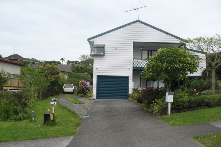Photo of property in 2/4 Kenneth Hopper Place, Manly, Whangaparaoa, 0930
