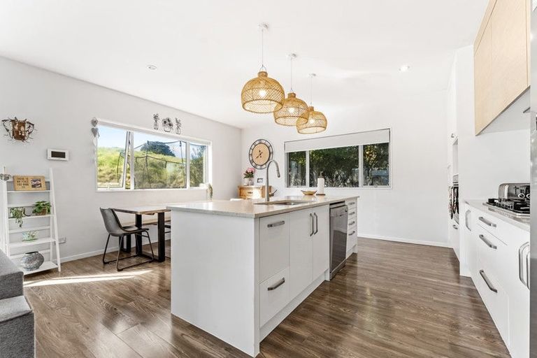 Photo of property in 33 Kaipuke Crescent, Gulf Harbour, Whangaparaoa, 0930
