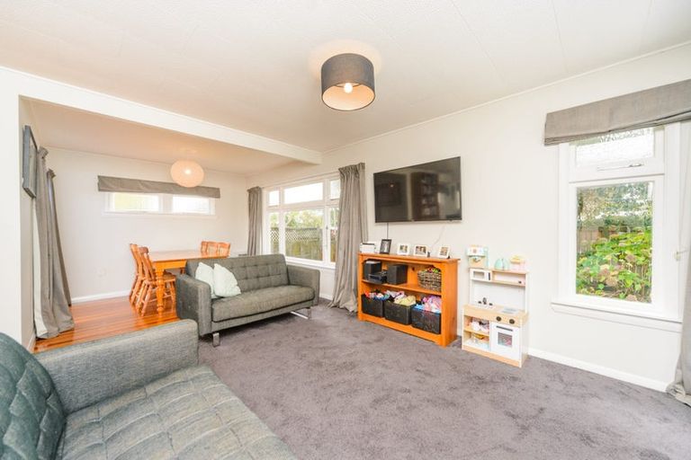 Photo of property in 118 Pahiatua Street, Hokowhitu, Palmerston North, 4410