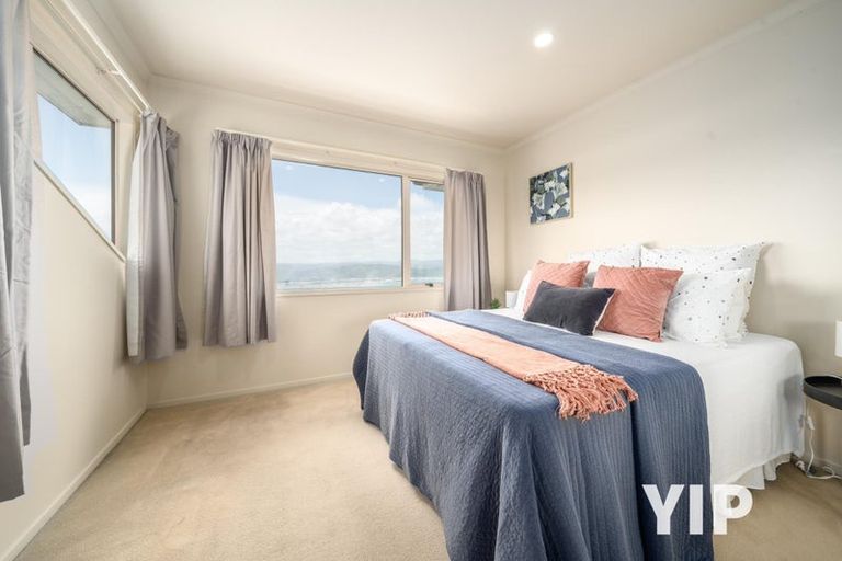 Photo of property in 45 Tamworth Crescent, Newlands, Wellington, 6037