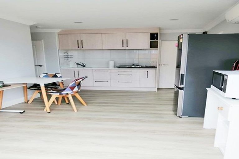 Photo of property in 2 Lagonda Rise, Oteha, Auckland, 0632