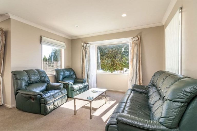 Photo of property in 6 Foresters Crescent, Parklands, Christchurch, 8083
