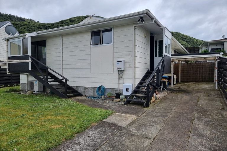 Photo of property in 69a Hartford Crescent, Totara Park, Upper Hutt, 5018