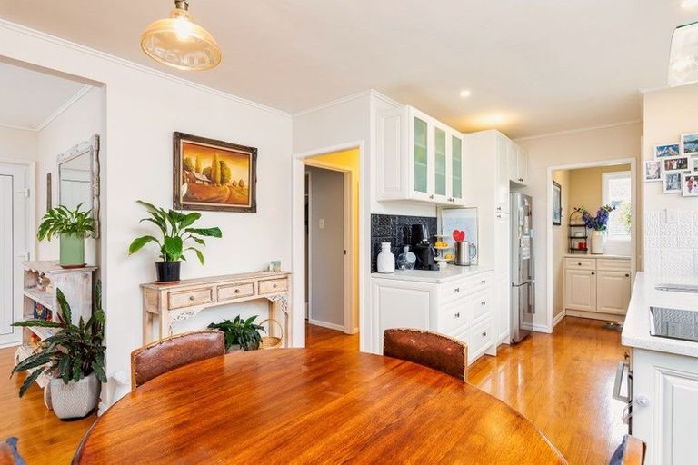 Photo of property in 1/28 Kea Place, Mangere Bridge, Auckland, 2022