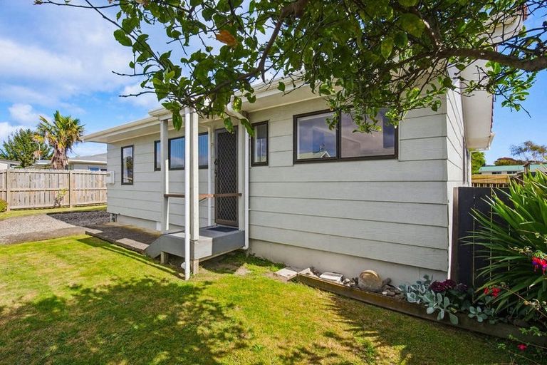 Photo of property in 4 Sharda Grove, Paraparaumu Beach, Paraparaumu, 5032