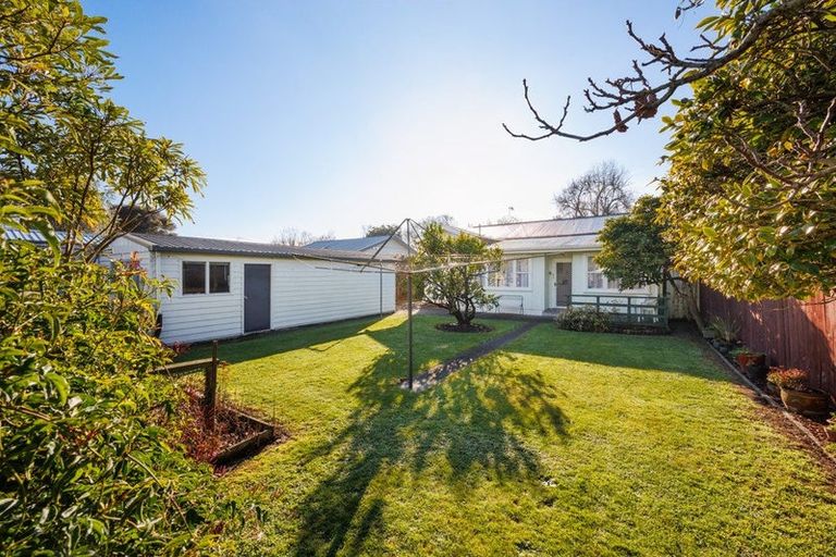 Photo of property in 18 Milverton Avenue, Hokowhitu, Palmerston North, 4410
