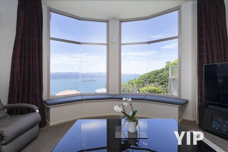 Photo of property in 14 Dress Circle, Newlands, Wellington, 6037