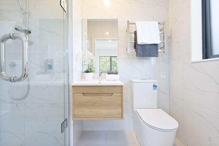 Photo of property in 35a Hereford Street, Te Atatu Peninsula, Auckland, 0610