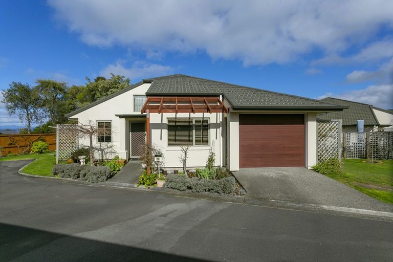 Photo of property in 33 Lakeridge Close, Rangatira Park, Taupo, 3330