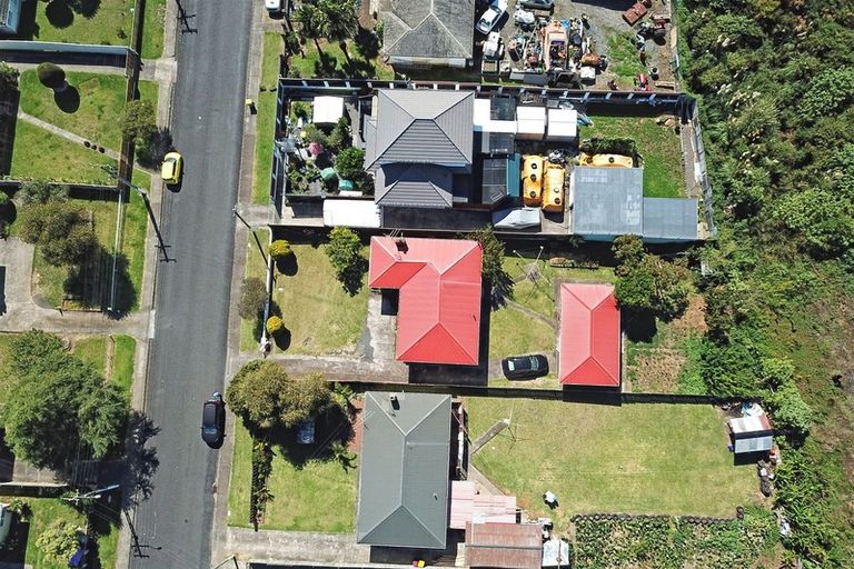 Photo of property in 33 Blake Road, Mangere East, Auckland, 2024