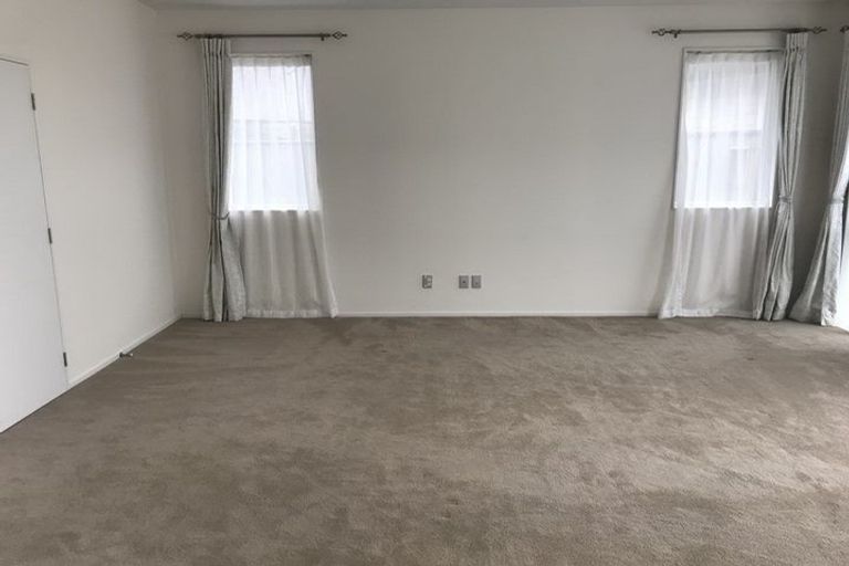 Photo of property in 60 Harrowglen Drive, Northcross, Auckland, 0630