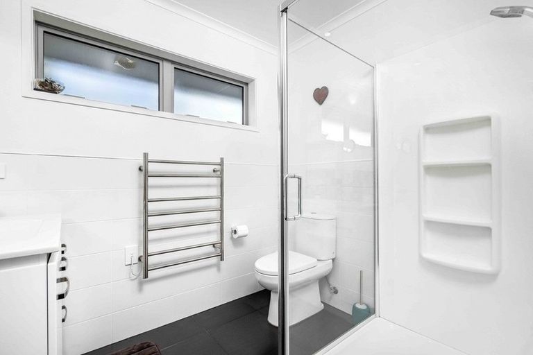 Photo of property in 17 Oceania Sands Way, Papamoa Beach, Papamoa, 3118