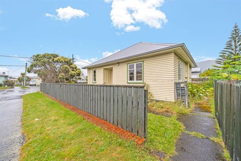 Photo of property in 13 Pirie Crescent, Moera, Lower Hutt, 5010