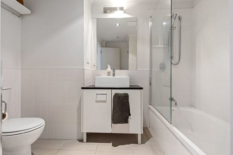 Photo of property in Algarve Apartments, 310/332 Maunganui Road, Mount Maunganui, 3116