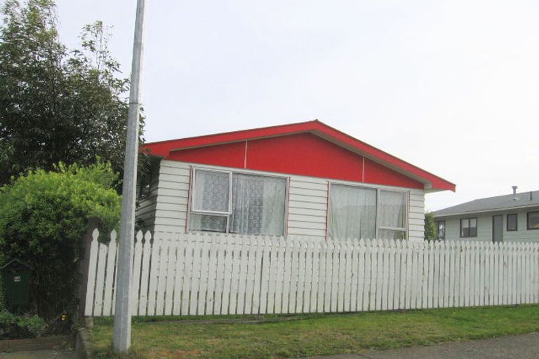 Photo of property in 12 Toporoa View, Ascot Park, Porirua, 5024