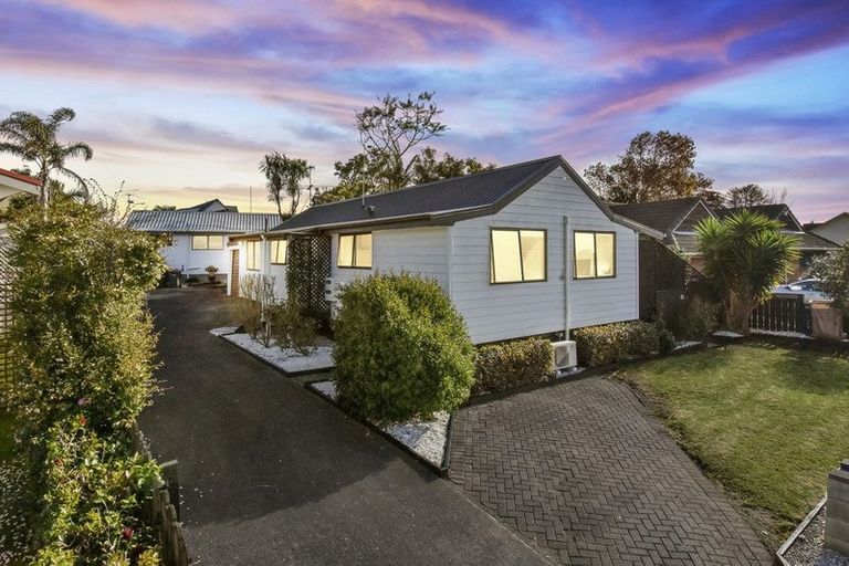 Photo of property in 1/3 Hoylake Place, Wattle Downs, Auckland, 2103